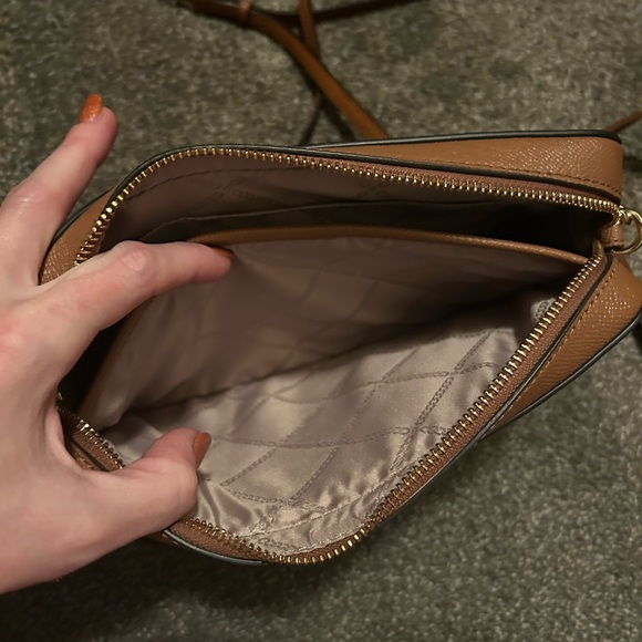 Jet Set Large Saffiano Leather Crossbody Bag - Picture 5 of 11